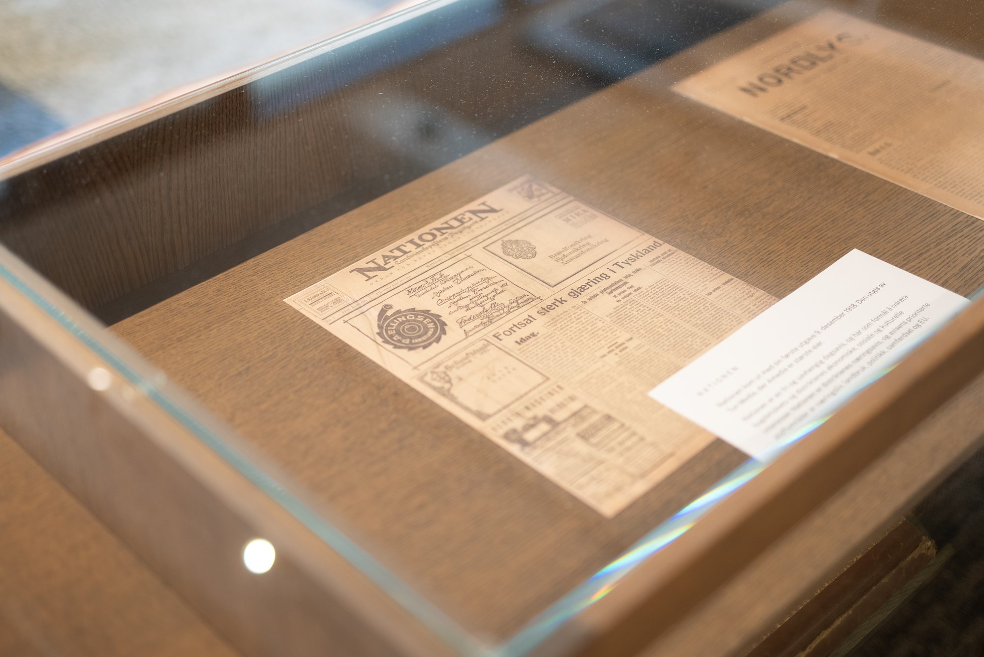 Gammel utgave av Nationen i monter - Amedia Annonse